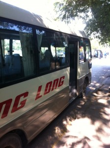 Der kleine Bus von Hai Phong zum Schnellboot