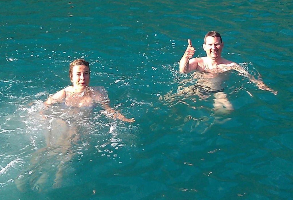 Schwimmen im Trollfjord